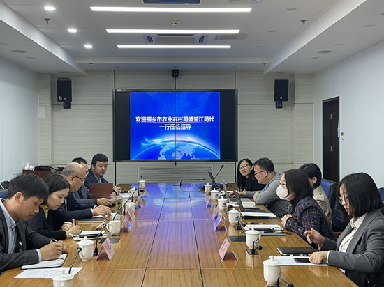 图1 座谈_副本.jpg